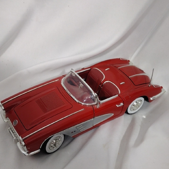 EUC Red Convertible 1958 Model Car Collectible Scale 1:18 - Picture 1 of 10